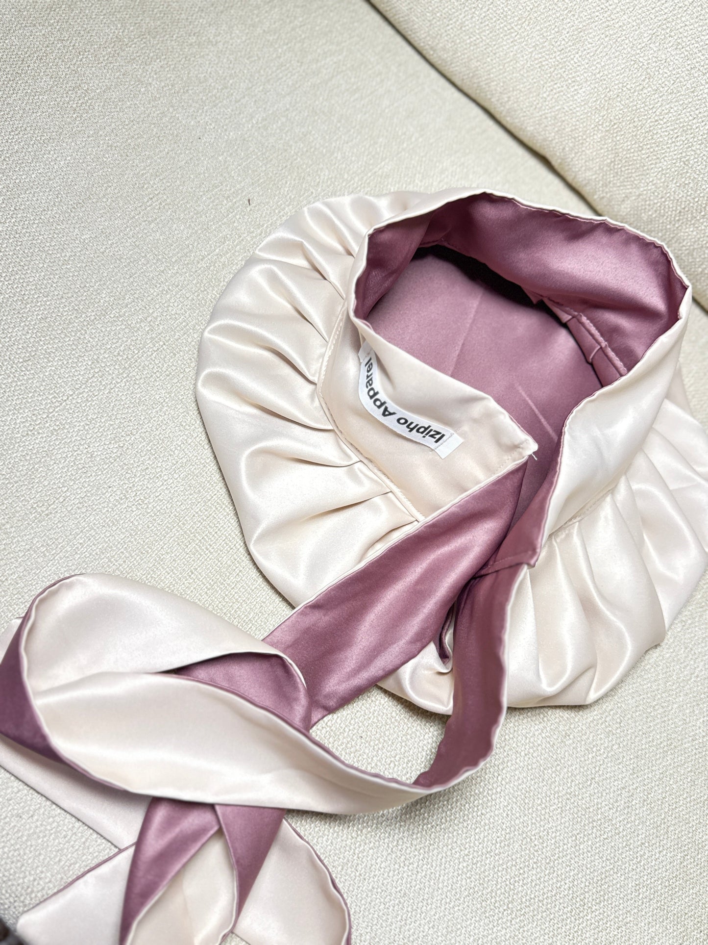 Reversible satin bonnet