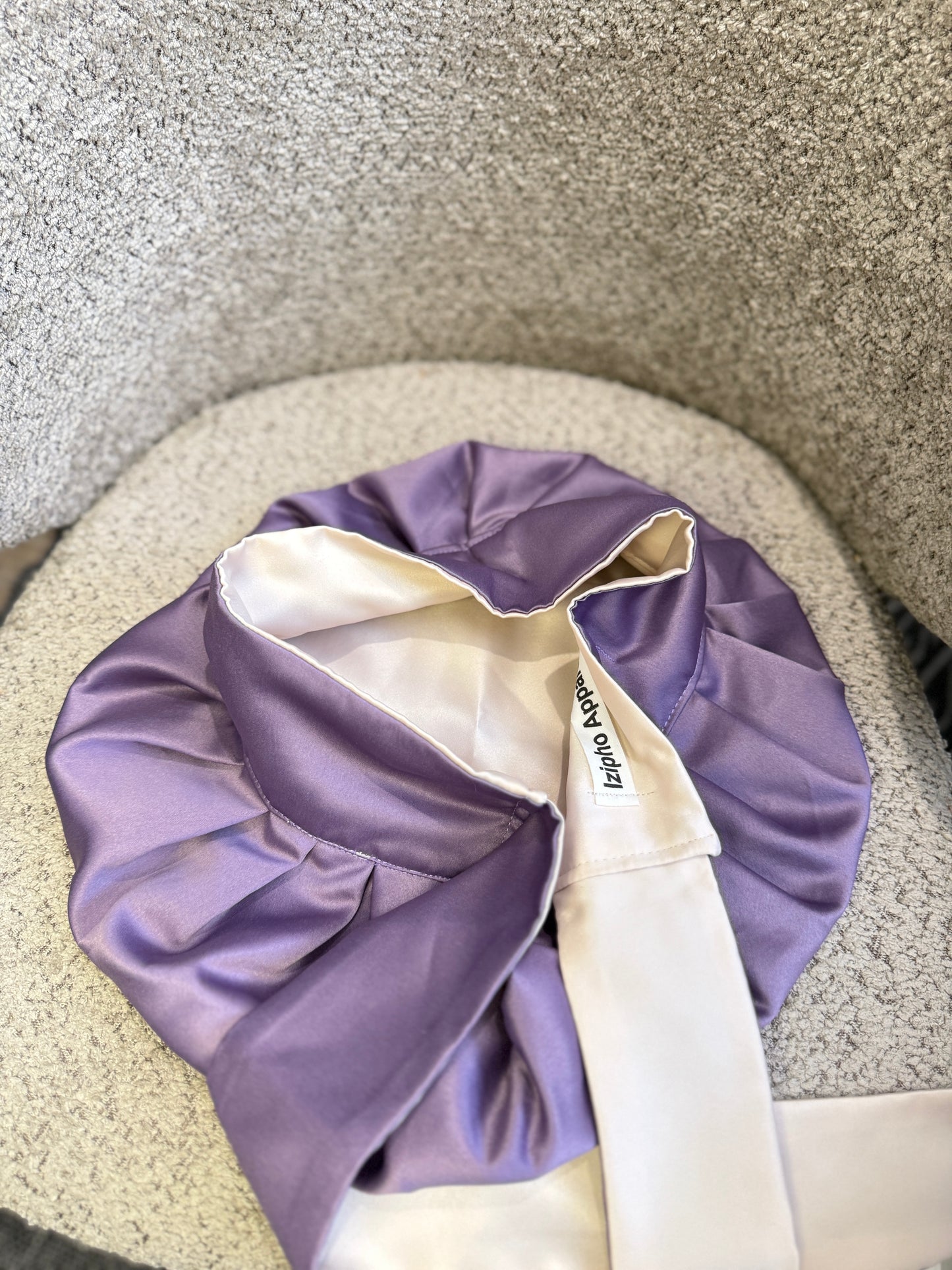 Reversible satin bonnet
