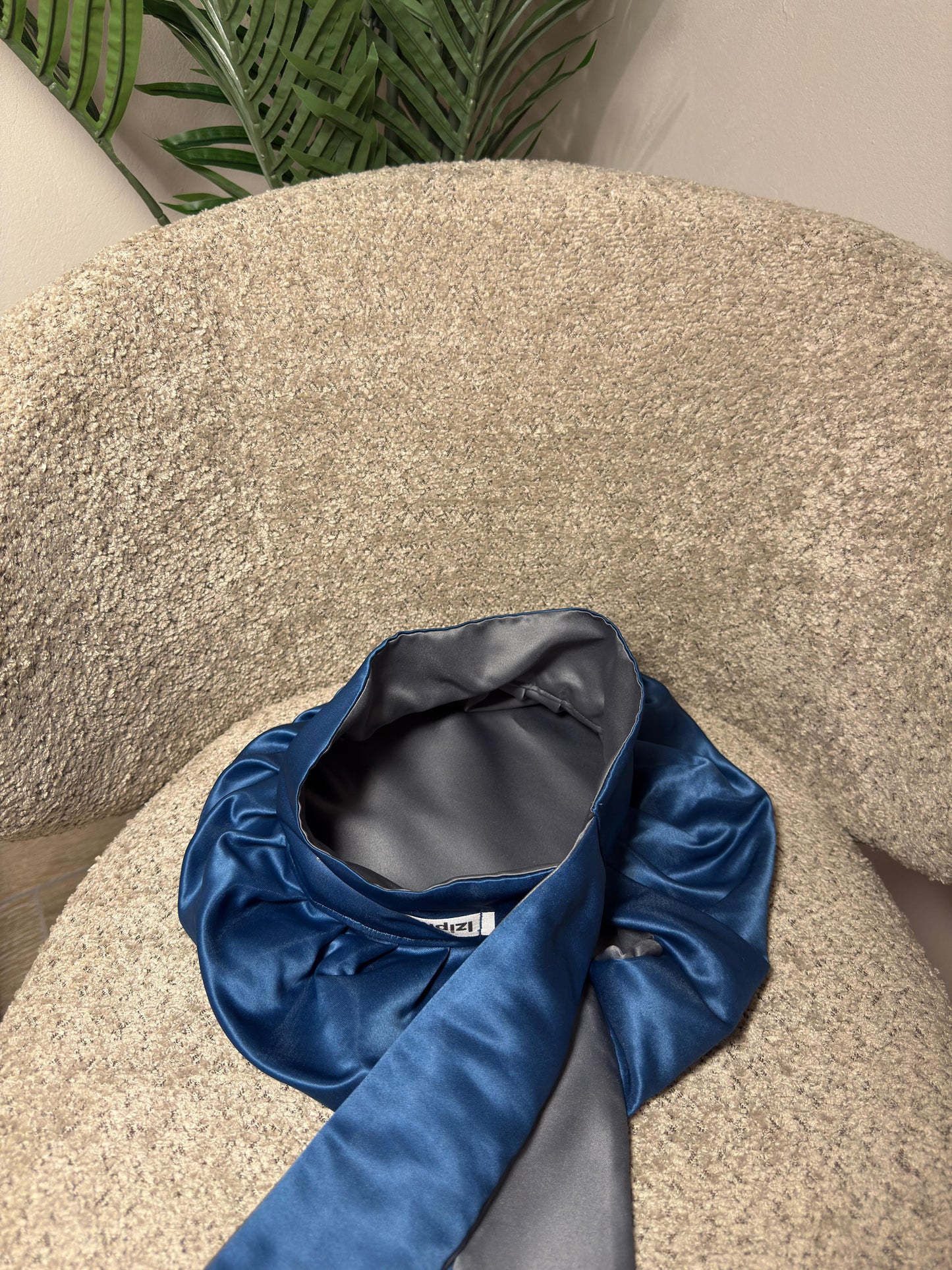 Reversible satin bonnet
