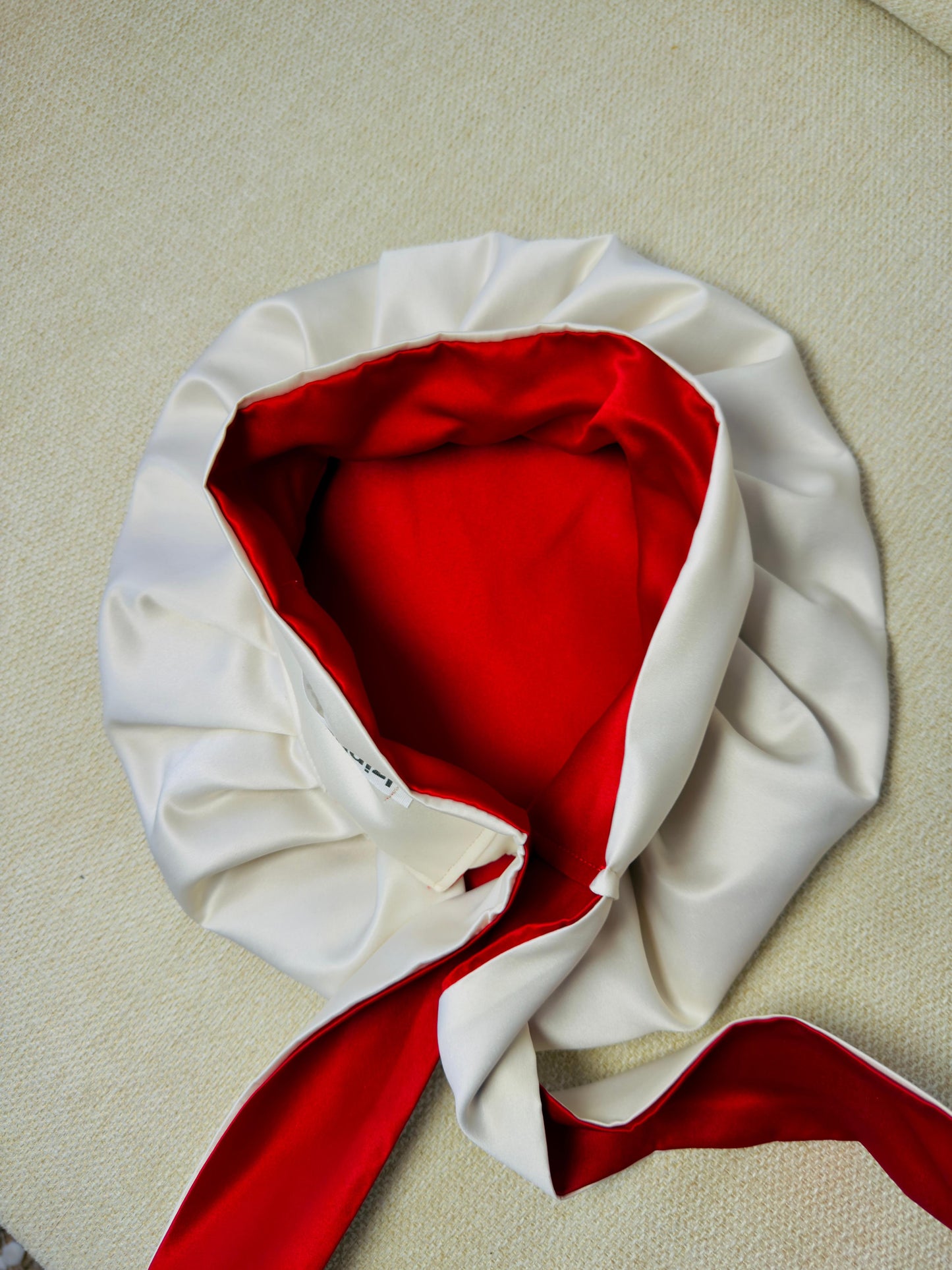 Reversible satin bonnet